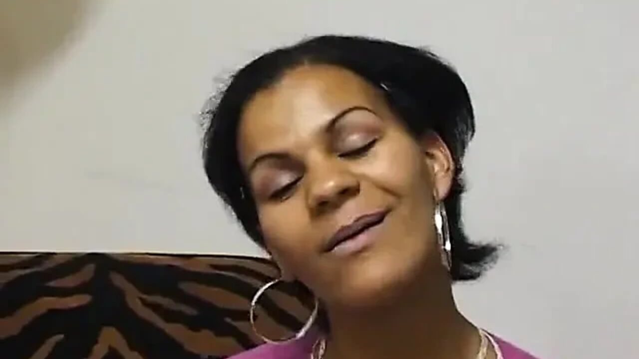 Ebony sucking cock like pro