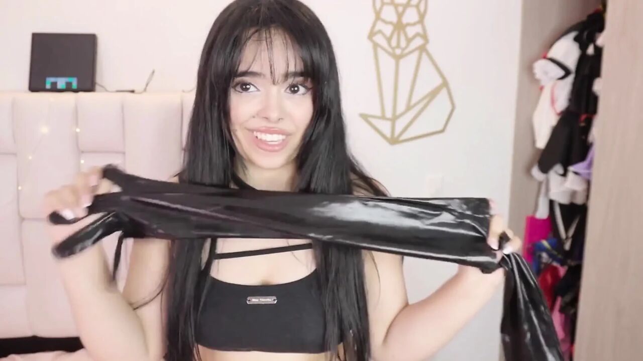Switching Body with Jennie Gloves Fetish
