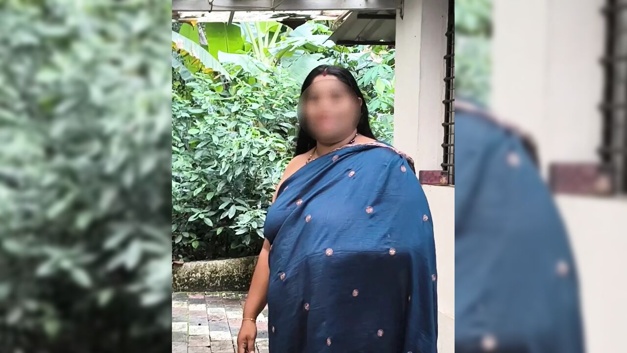 Desi Girl in Topless Sexy Photoshoot in Blue Salwar, After Shoot Picture