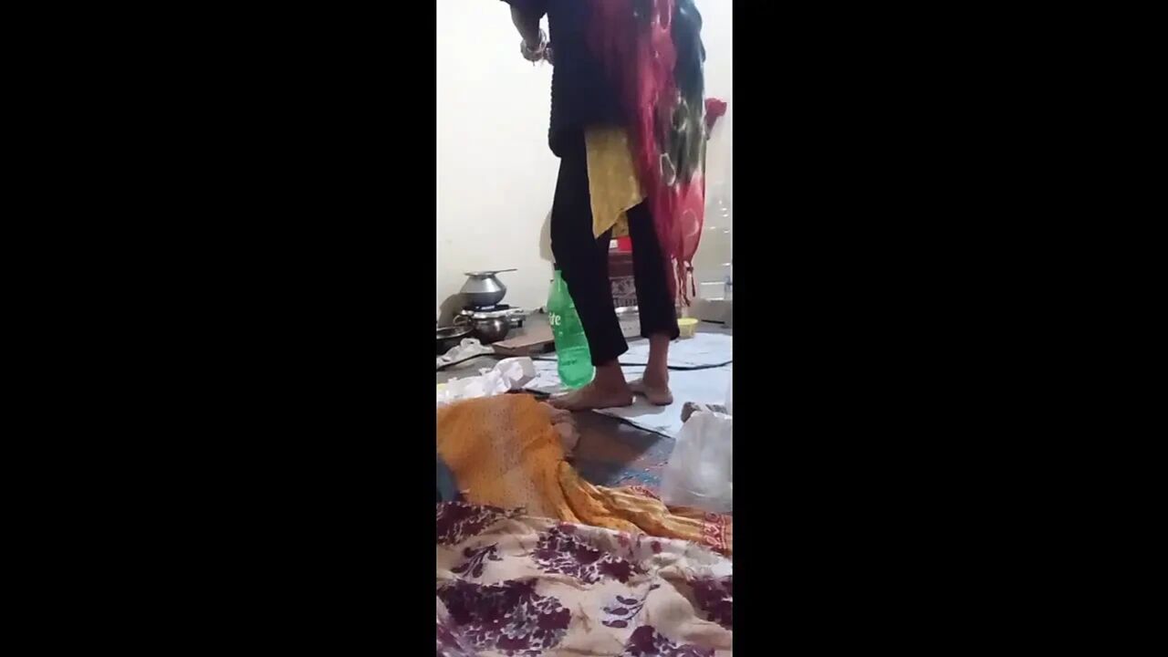 I was cooking and the guy masturbated behind my back. Indian desi boy and mummy