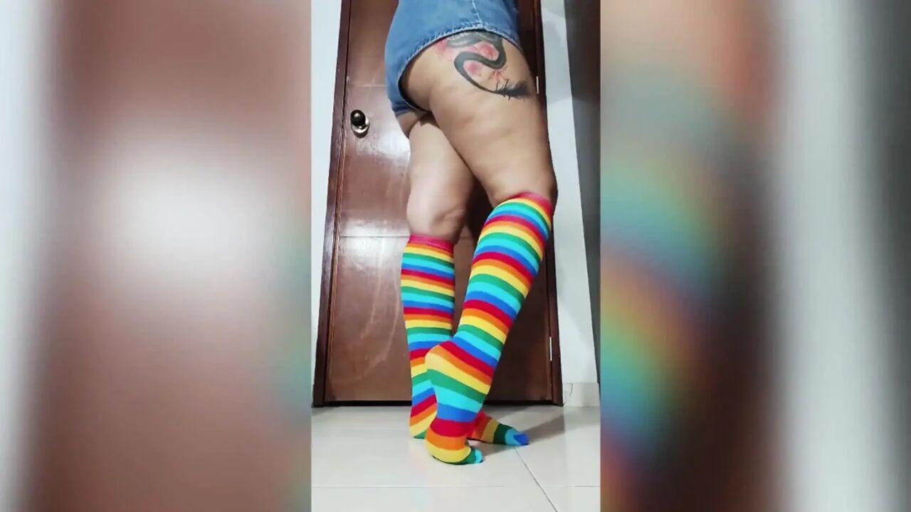 A good footjob for lovers of my little feet