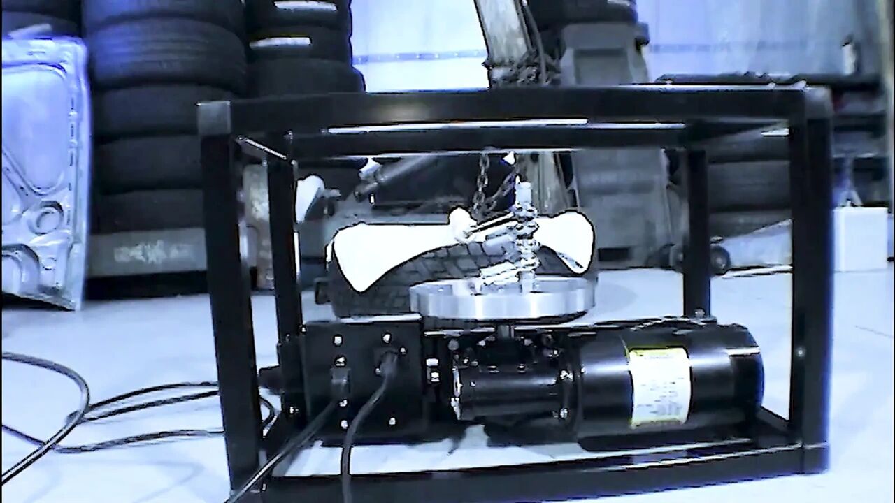The Machine Dildo Is Allowed in Any Hole