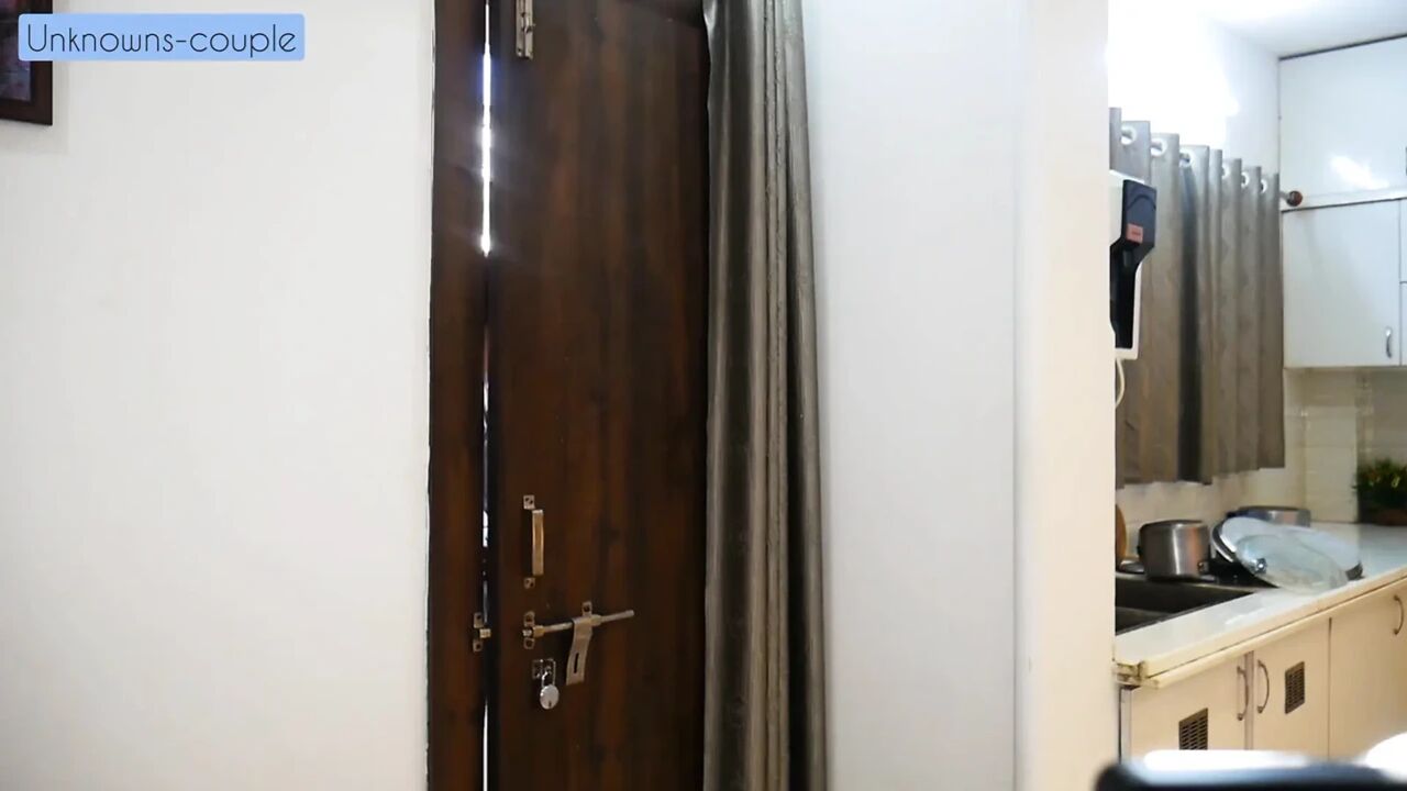 Boyfriend Takes Girl at His Empty Home to Enjoy Valantine