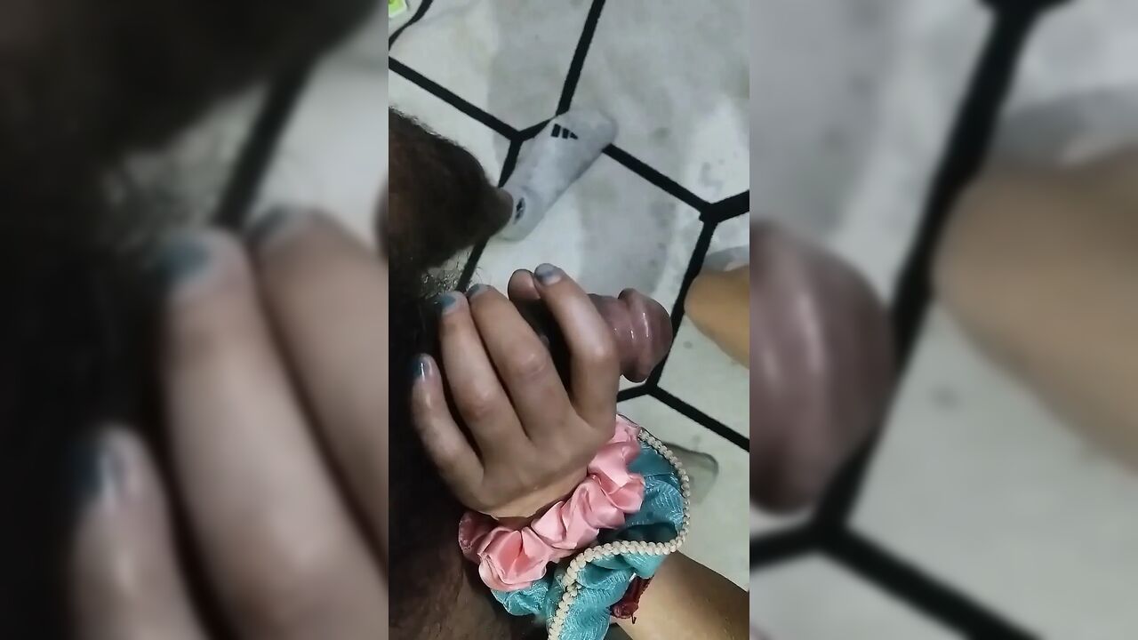 Land Ko Chusa Kar Malish Korte