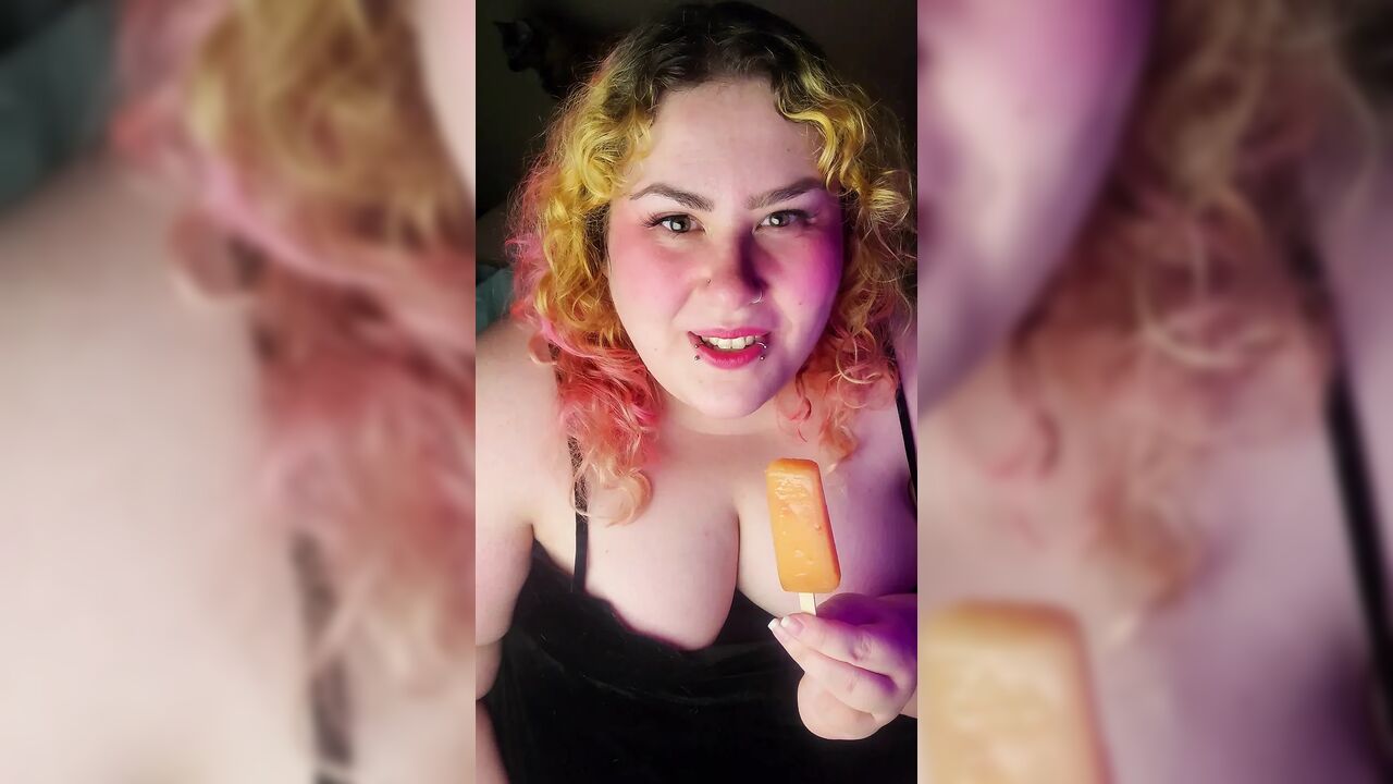 Strawbie popsicle time