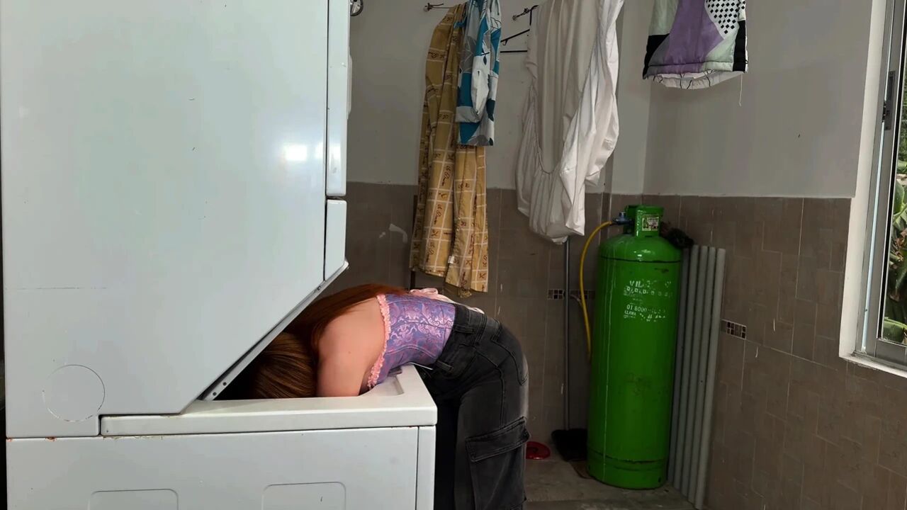 I got stuck in the washing machine and my boyfriend fucked my ass