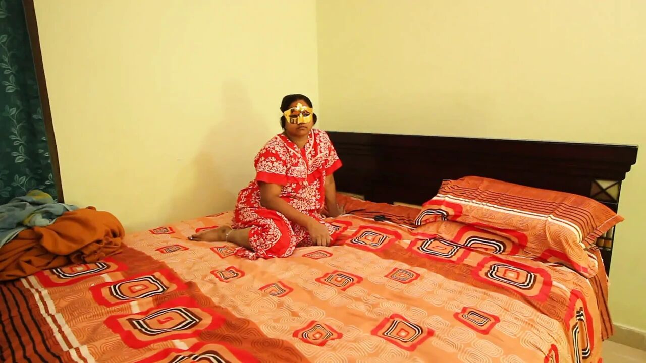 Mature Indian MILF Having Sex with Young College Boy