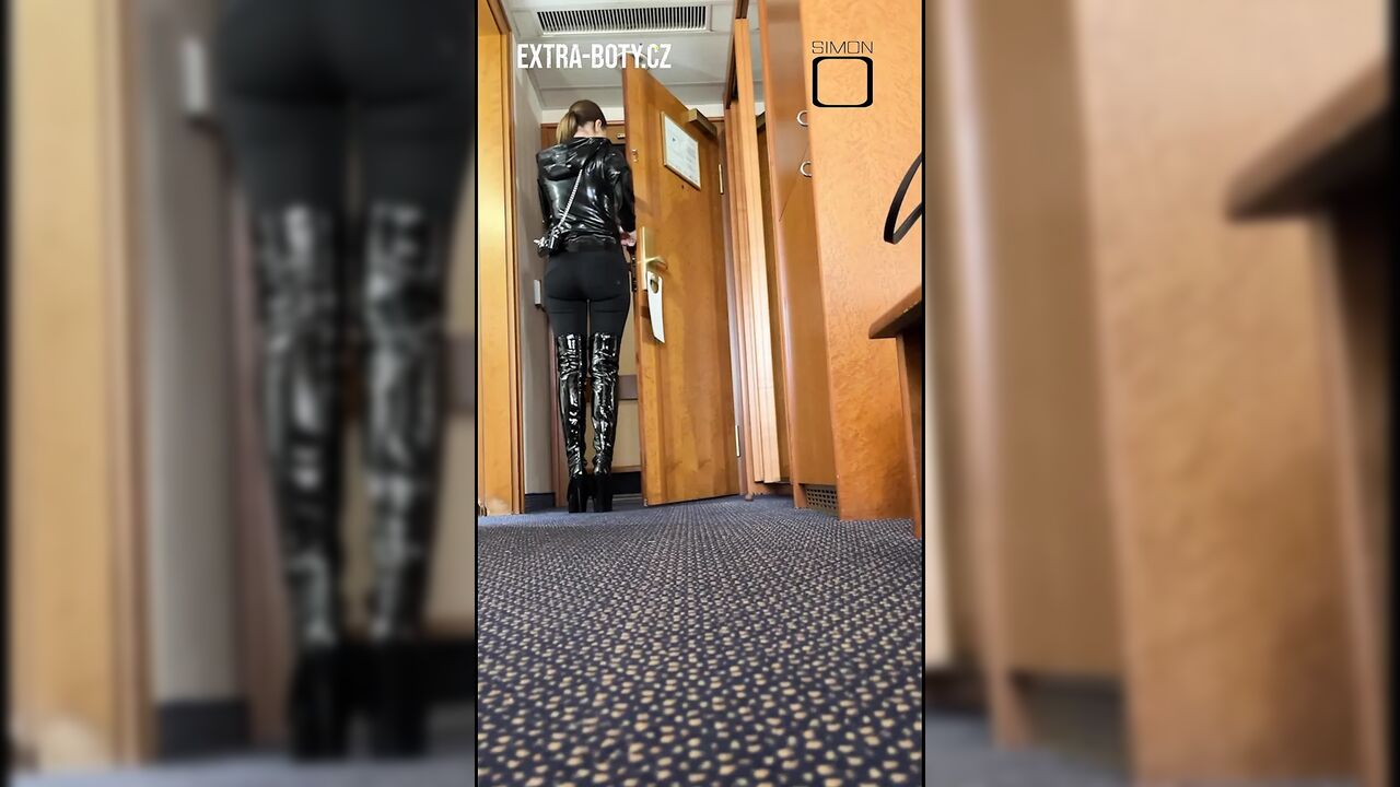 Lady Eve Rest in the Hotel