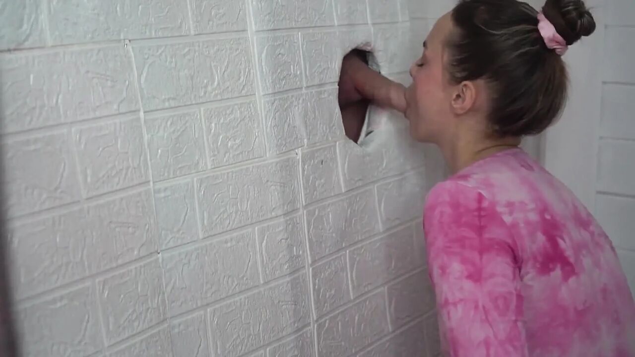 Gloryhole the Dick Reacts to Every Move