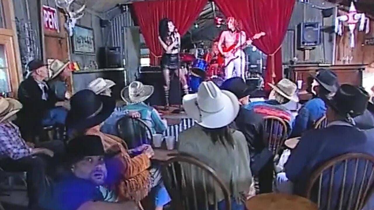 Drooling Deepthroat Slut Gets Pussy Fingered in Band Orgy