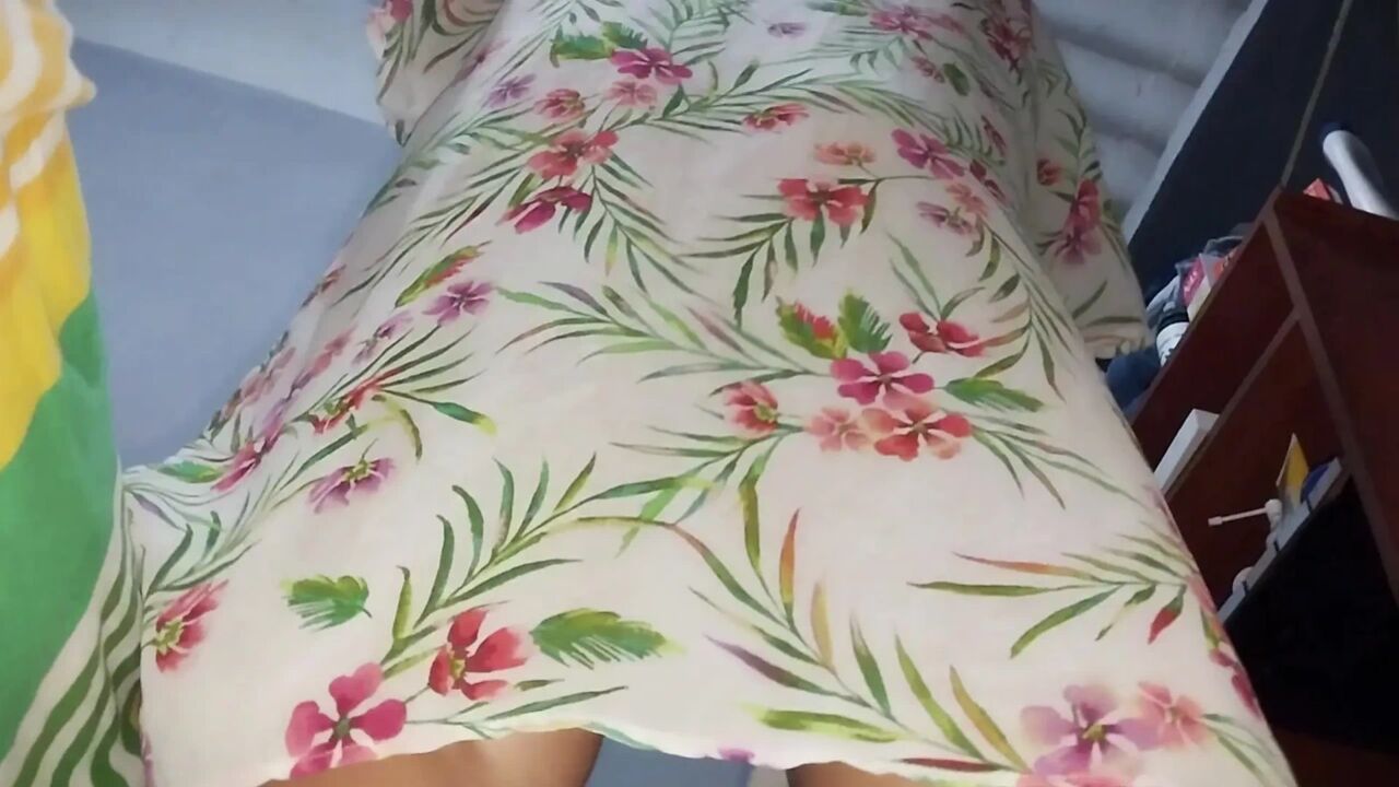 I spy on my stepmother's ass under the bed while she is changing