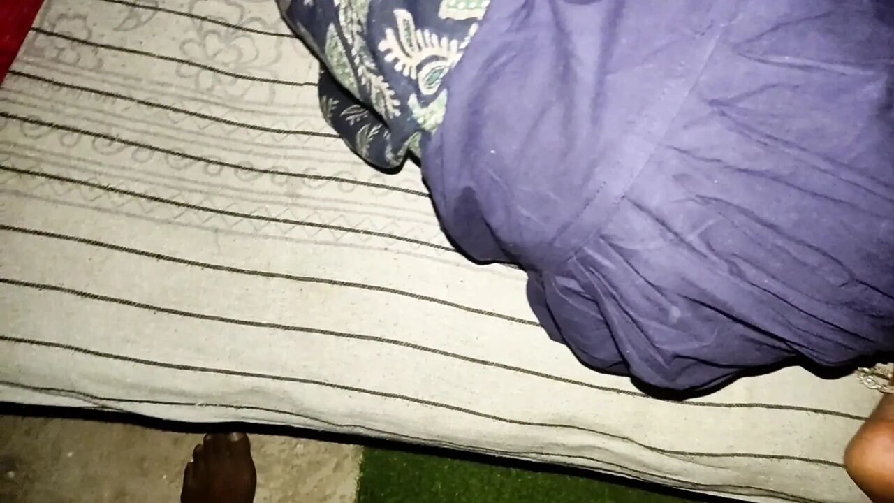 Soye Hue StepSister Ki Chudai Raat me