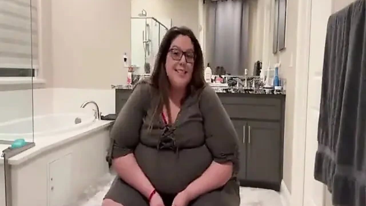 Plump Paradise First Weigh in! (sd-wmv)