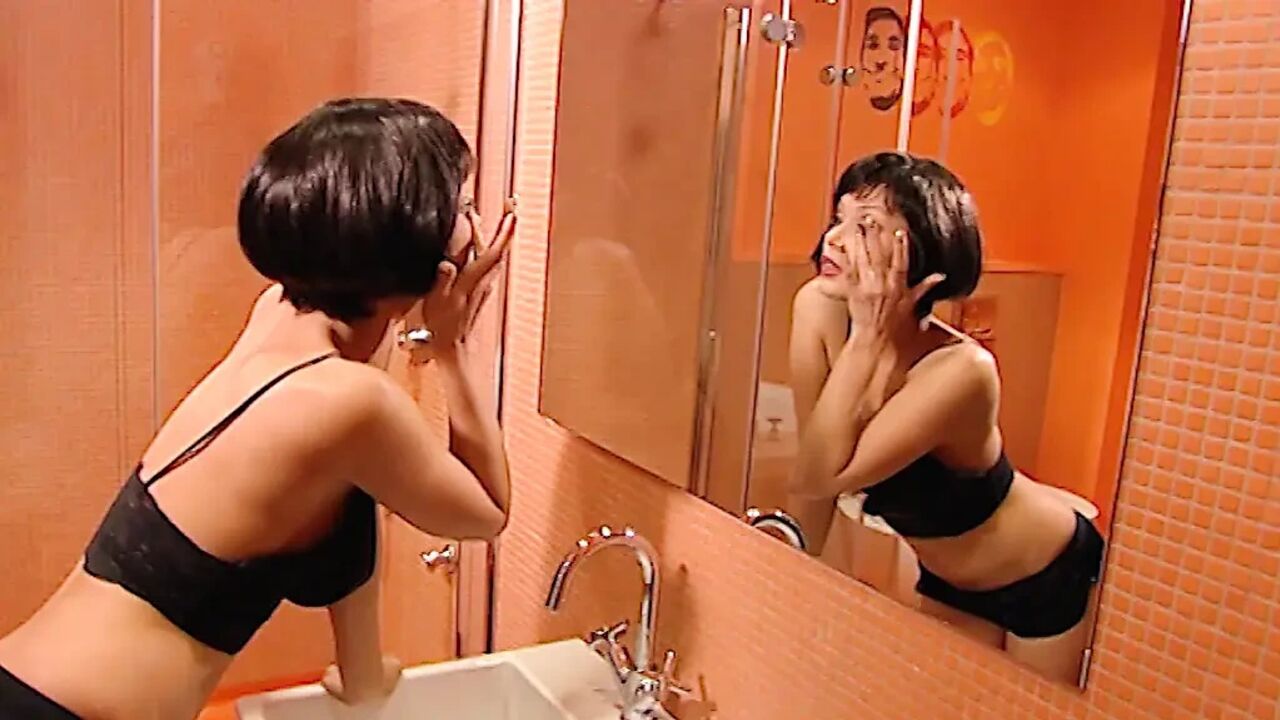 Irresistible Edelweis Puts on Makeup and Undresses in Front of the Mirror