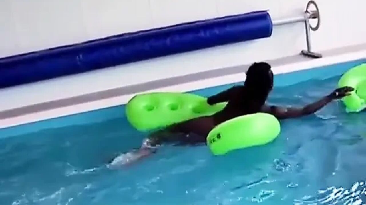 Ebony Slut From France Double Penetrated at Pool