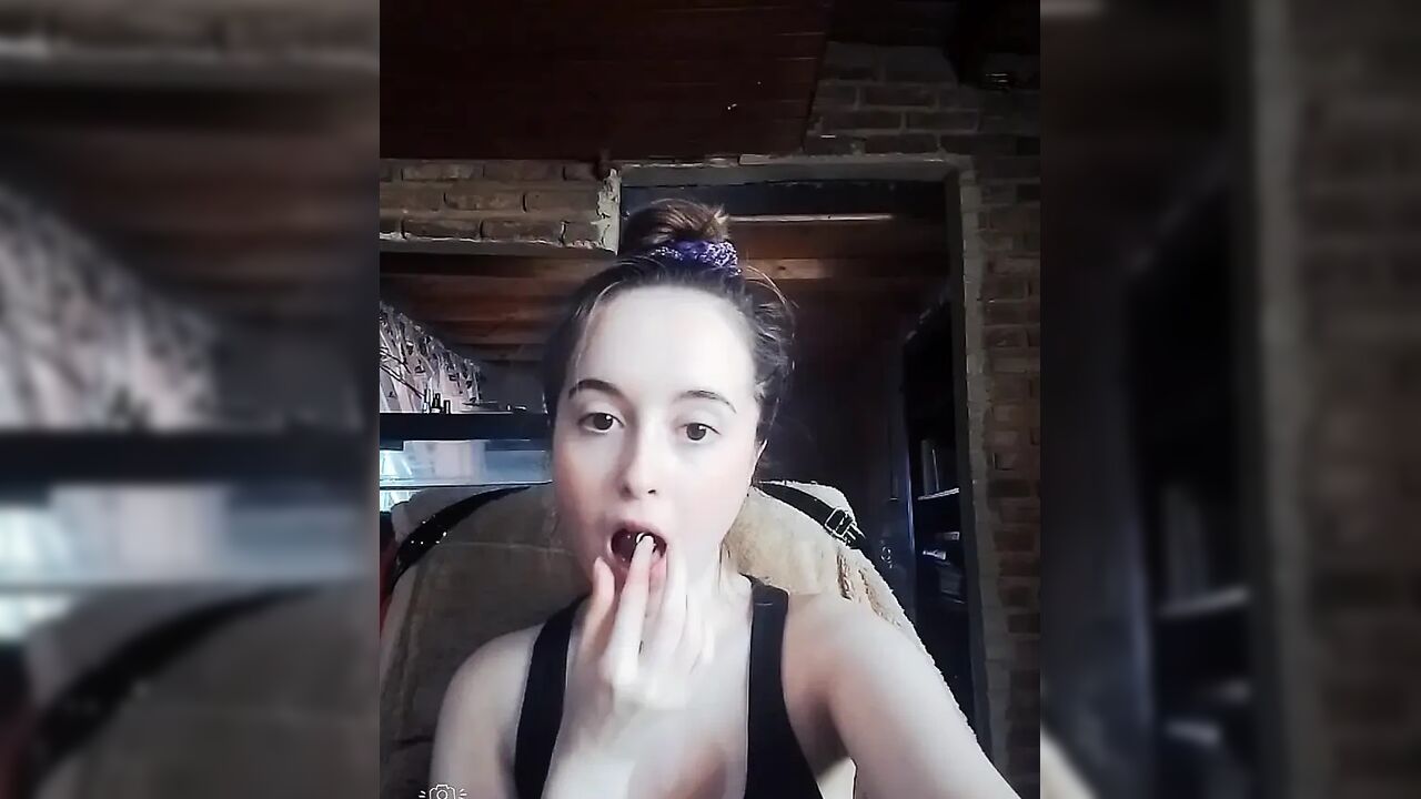 Do you like videos like this eating? Like to know and when I eat fruit he recorded them
