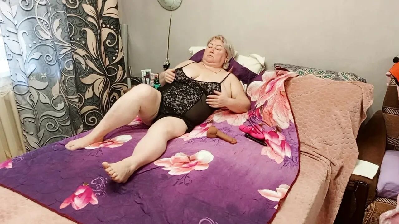 girlfriend masturbates her juicy, fleshy pussy with sex toys