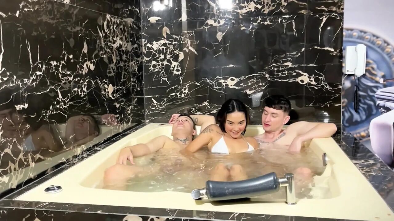 Two Cocks Fuck Me in the Jacuzzi, Until They Cum on My Tits Threesome in the Jacuzzi FMM