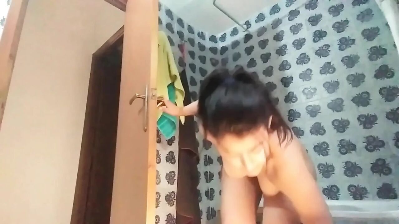 Big ass stepsister fucked in the bathroom