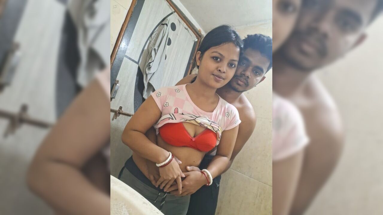 Indian hot wife washroom Came out mouth with Boyfriend