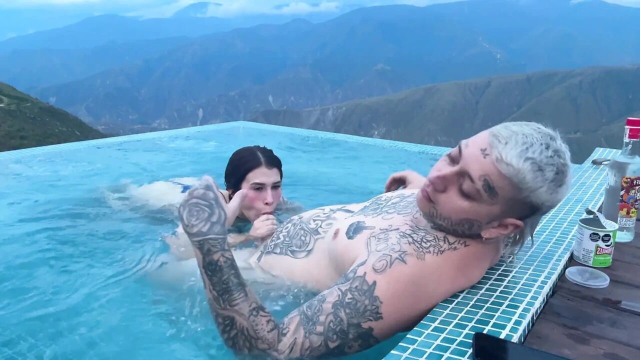 Tinder Date Ends in Outdoor Sex with Chicamocha Cannon in the Background
