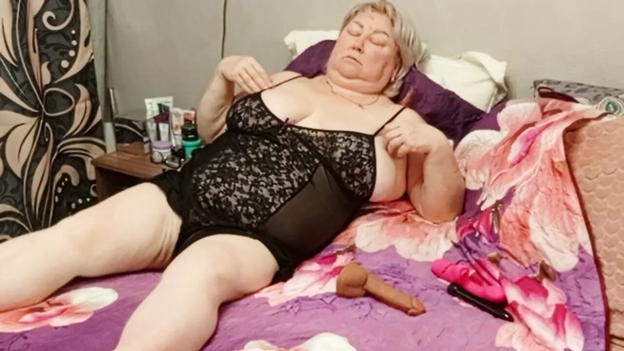 mother-in-law masturbates her juicy, fleshy pussy