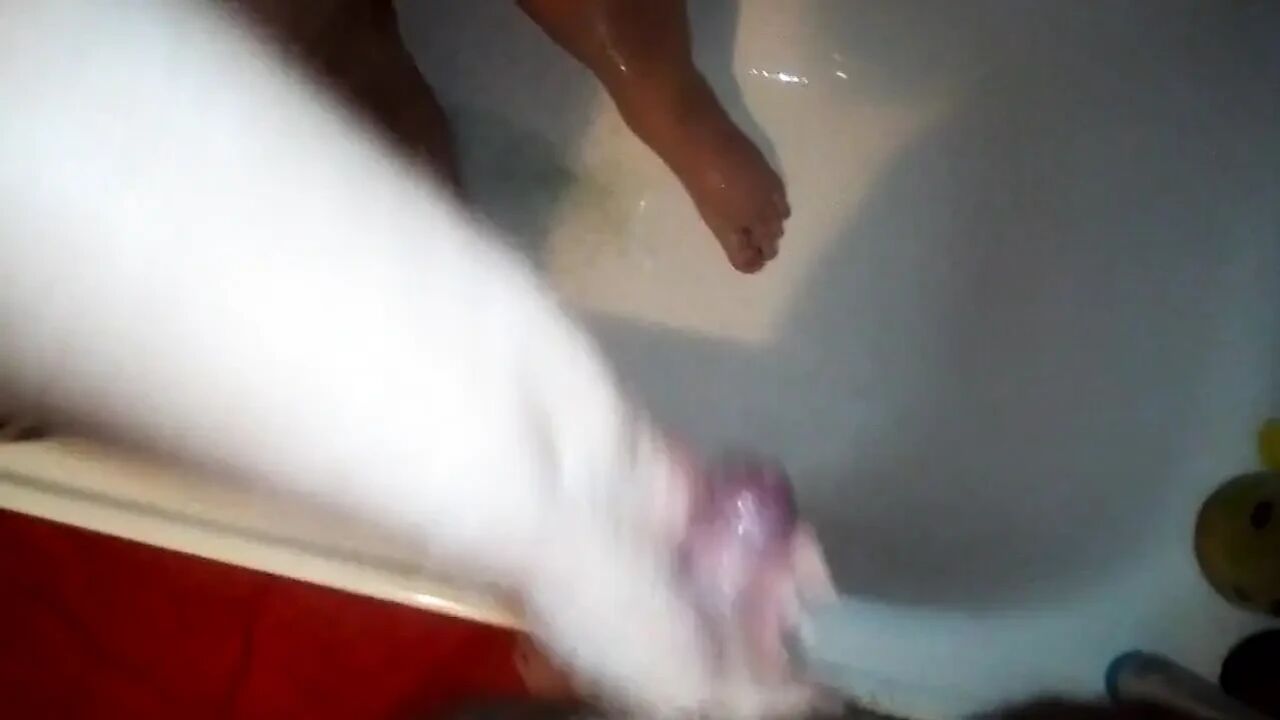 John cums on Jens hand in the shower