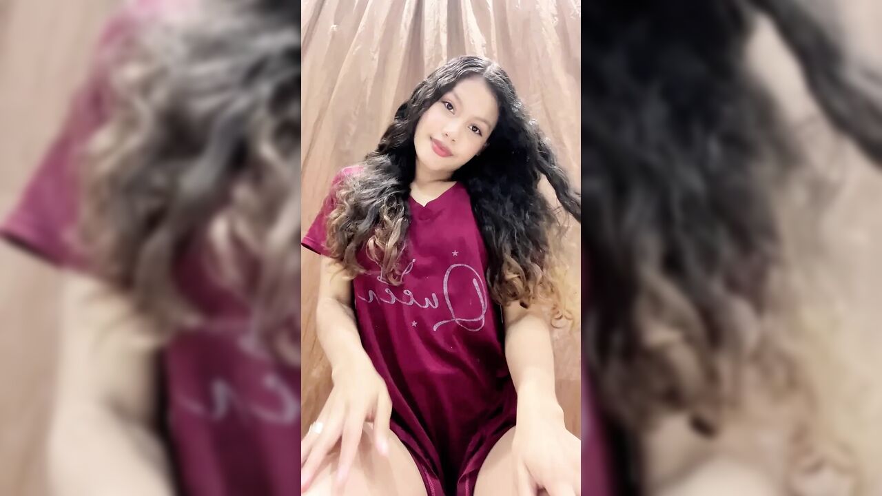 Teen With a Big Round Ass Horny Gets Her Beautiful Pussy Fucked by an Innocent Girl