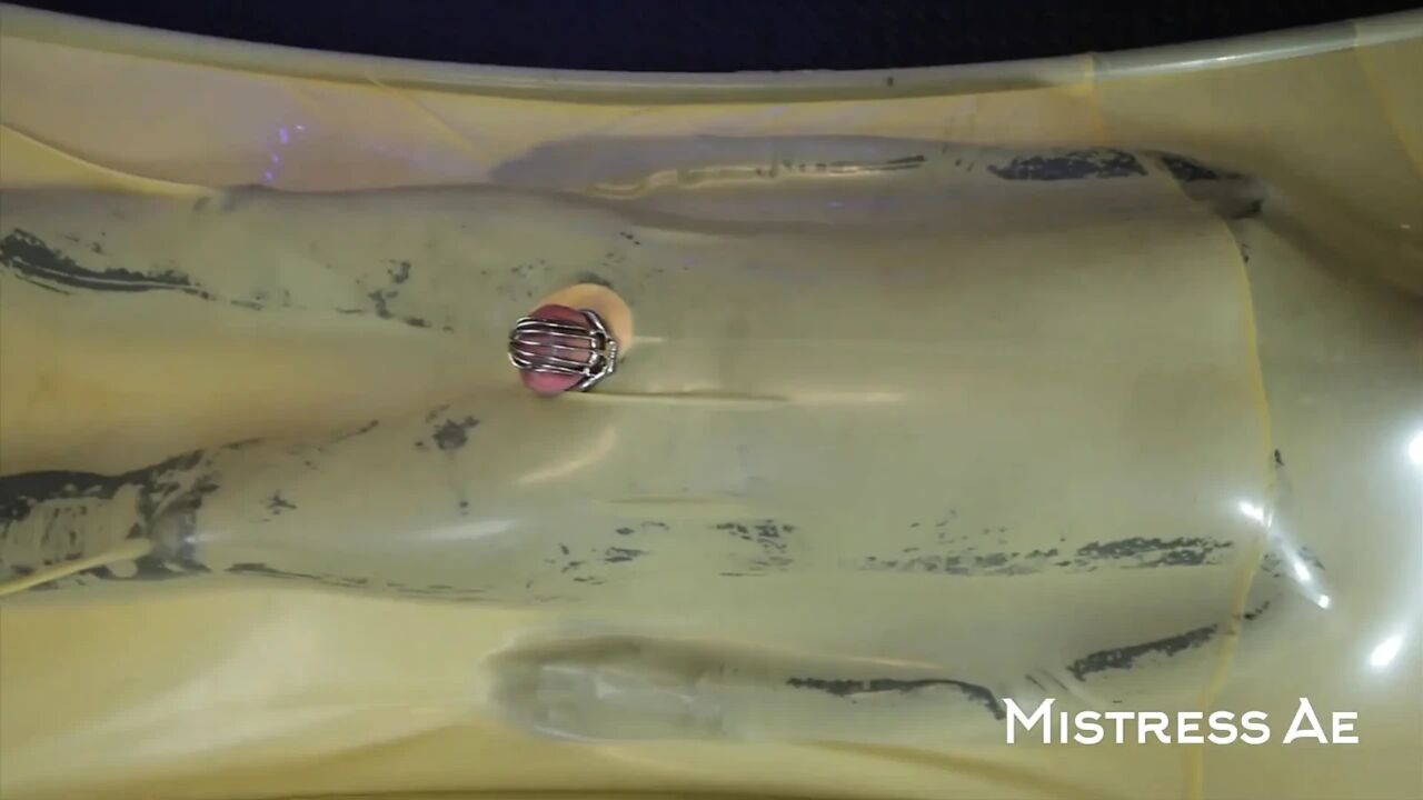 Vacbed Squirting: Mistressae Having Fun with Tranluscent Vacbed and Funnel
