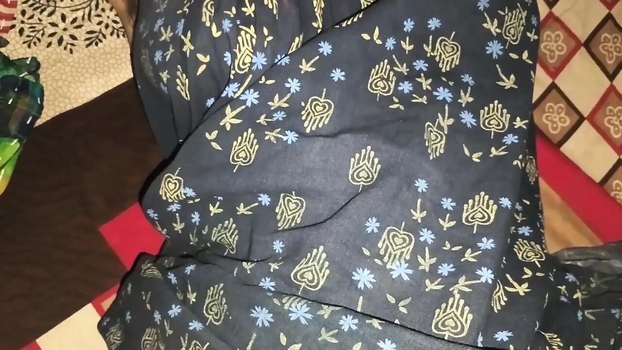 Maxi wali neighbor wali bhabhi ko chut se pani nikal kar chut chodai kar di doggy style mein bhabhi ki mast jawani