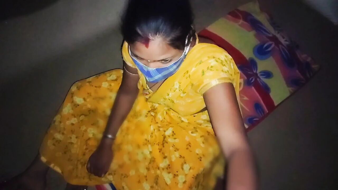 Desi hot couple having softcore sex! Homemade sex video