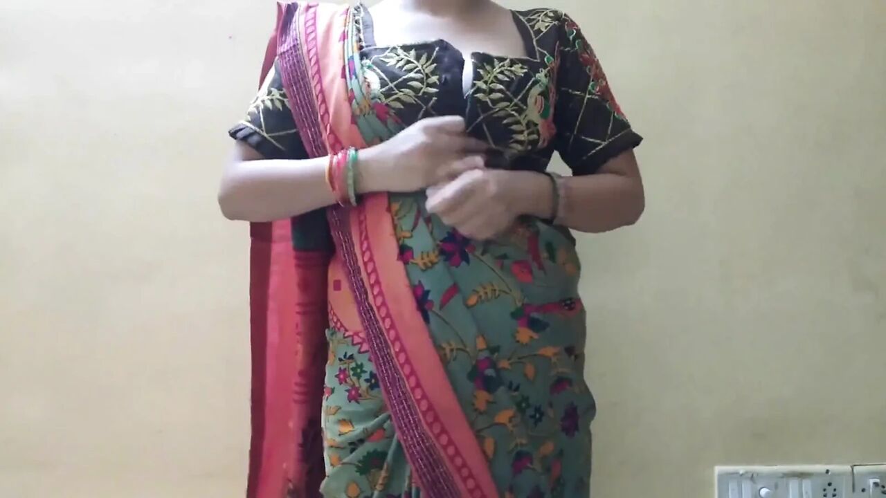 Bhabhi Ka Blouse Buttons Lagane Ke Baad Choda