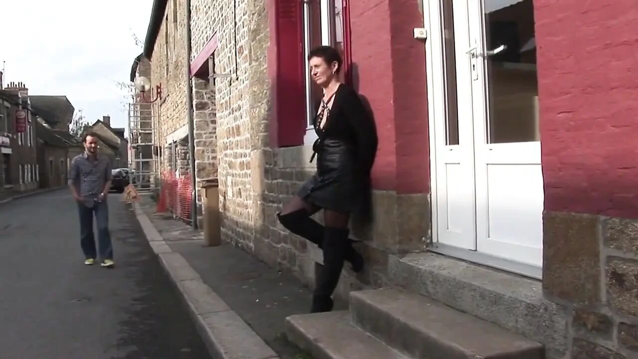 Amateur french mature rimming and deepthroat queen gets her pussy licked gaped and hard pounded
