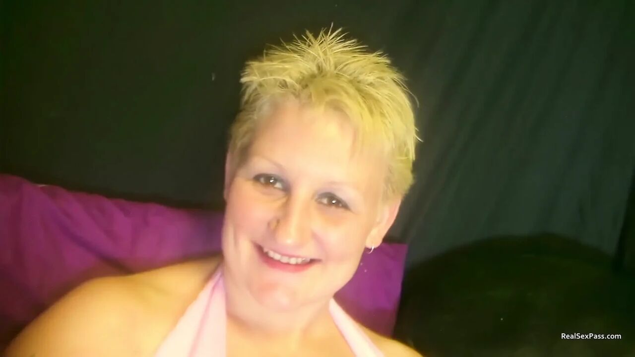Short Haired Housewife Toys Herself While Squeezing Milk Out of Her Nipples