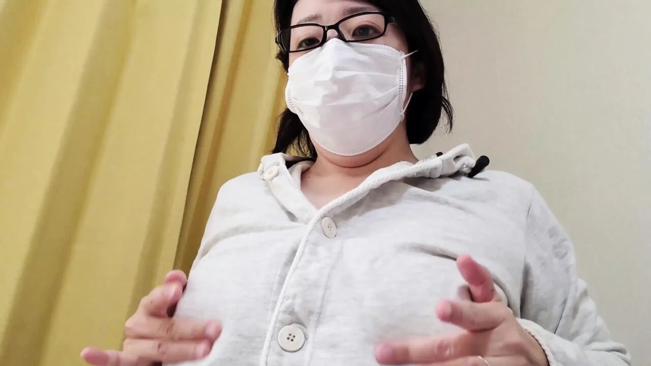 Married Woman's Masturbation That Feels Like Playing with Her Breasts