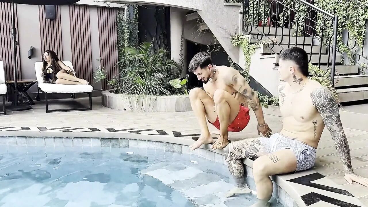 We Double Penetrate a Mexican Woman We Met at the Hotel - Duvan Saray, Verito Aguas & Valentino Roca