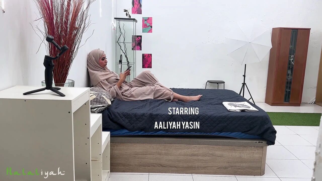 Hijabi Muslim Wife Fucks a Spanish Bull