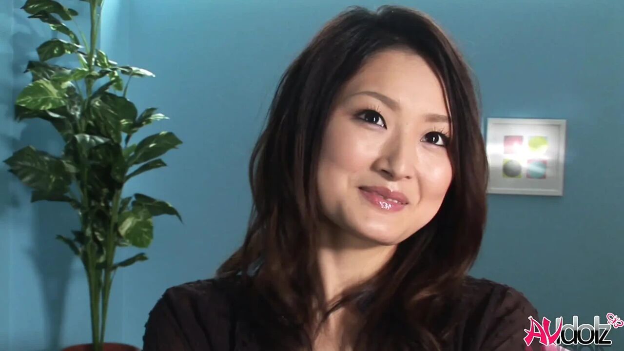 Japanese girl Risa moans while playing with a vibrator,uncensored