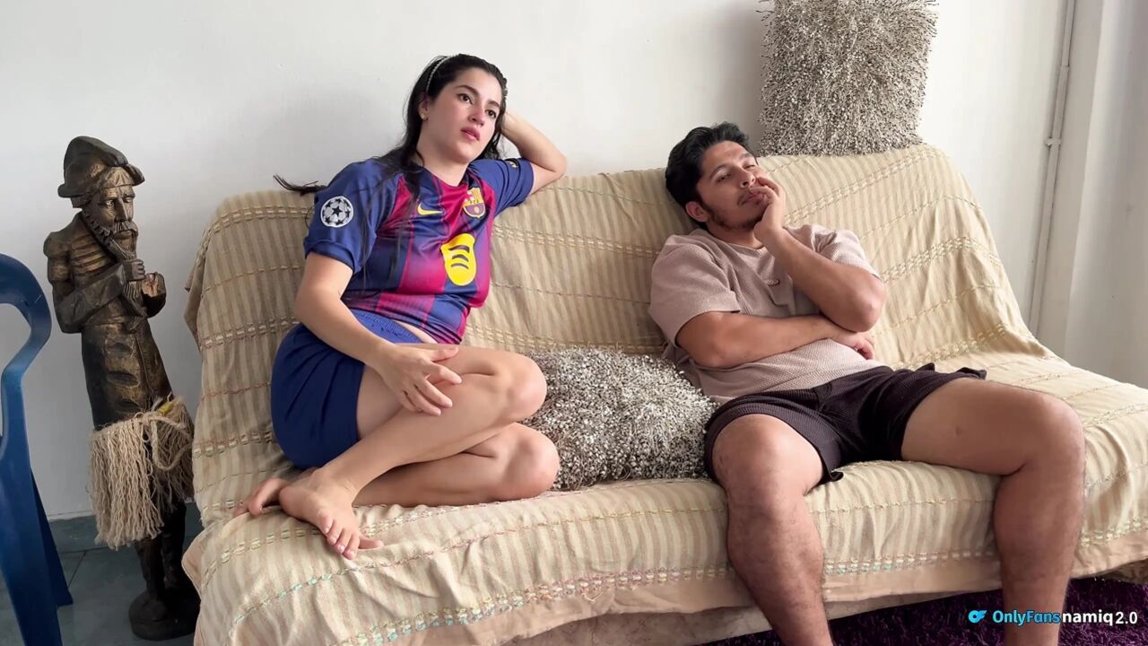 My stepsister doesn't notice, I masturbate and cum in her mouth!