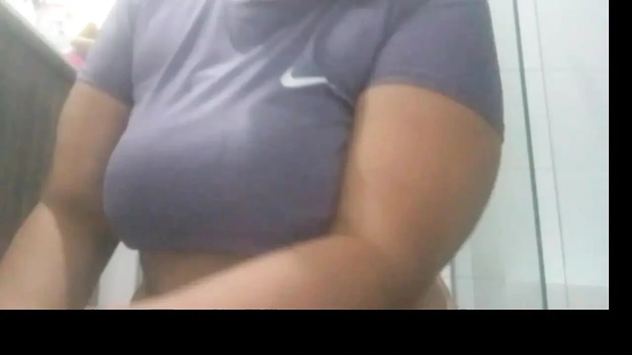 MILF ends up masturbating her big juicy pussy while alone at home