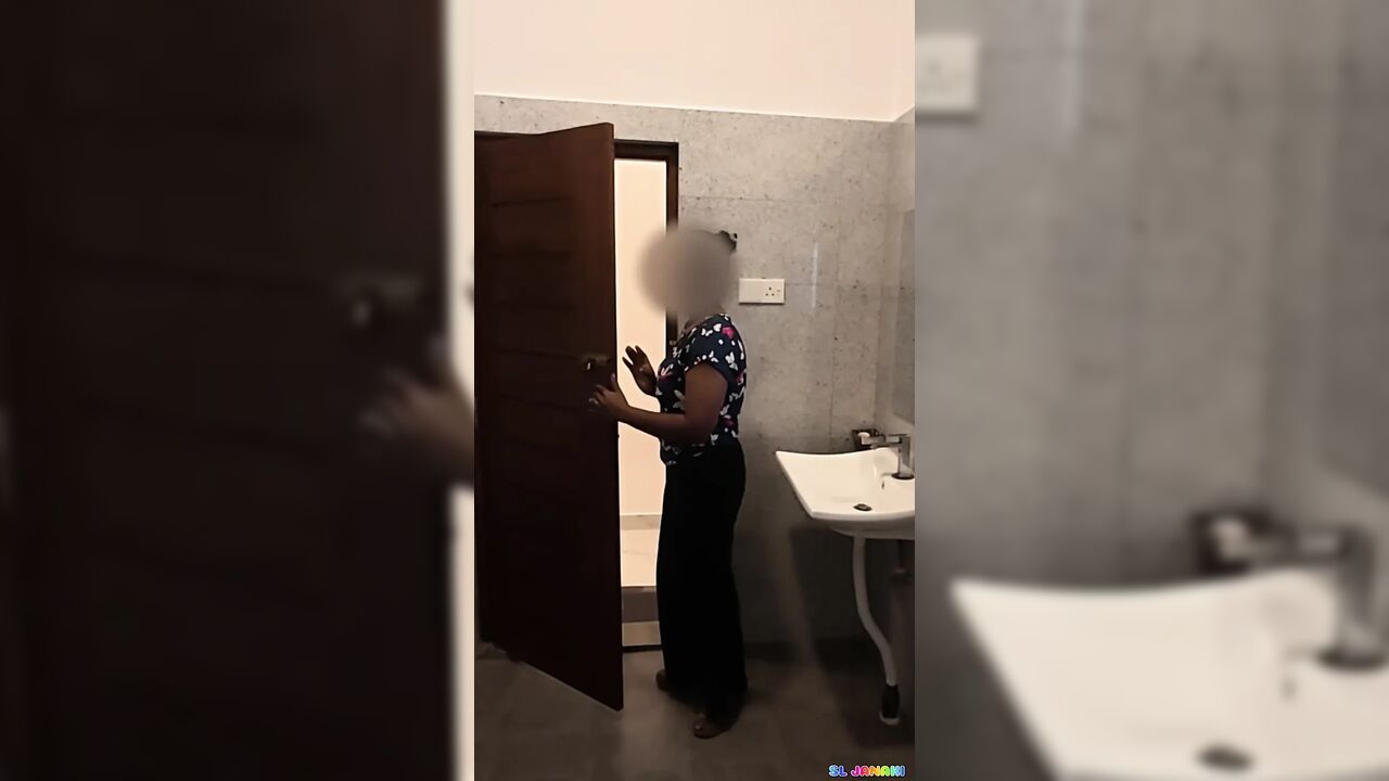 Office Sex_manager Sex with Hr Department Married Lady in Office Bathroom