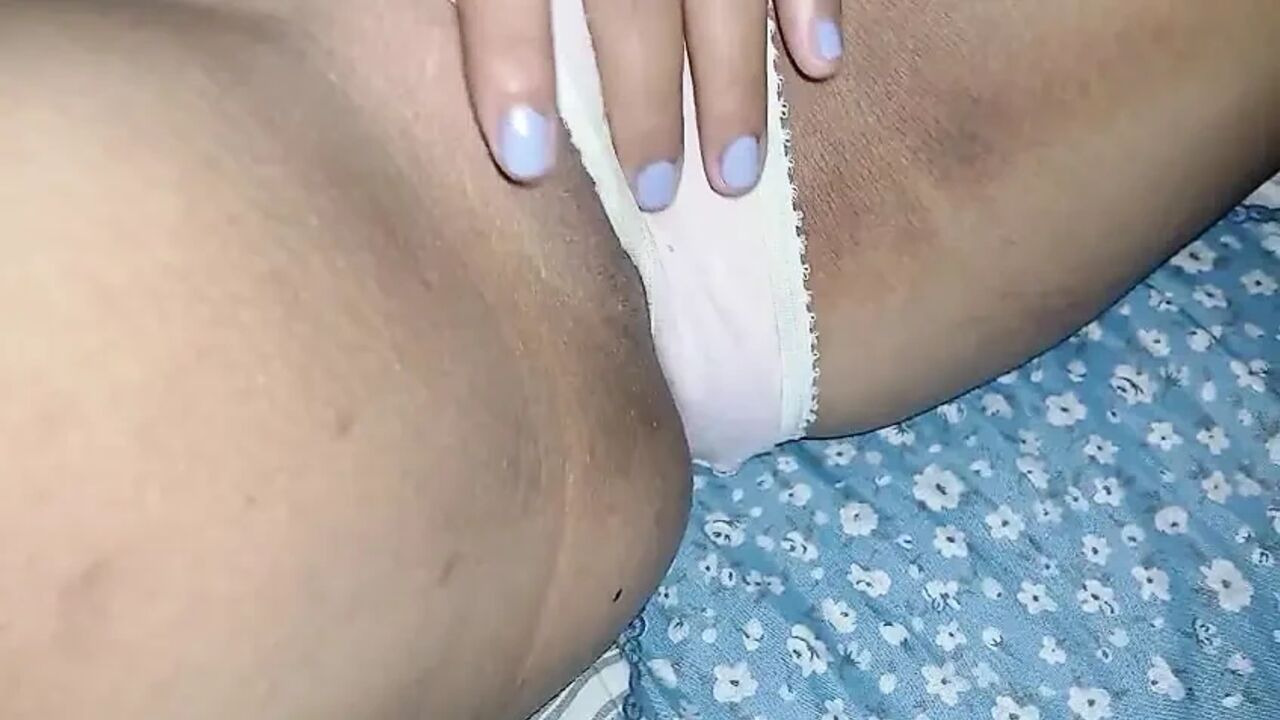 I LIKE TO TOUCH MY JUICY PUSSY