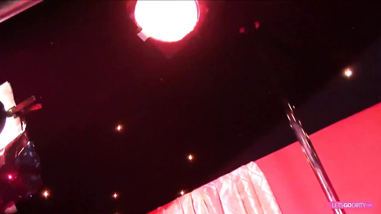 Stripper sluts in the anal-pussy club orgy