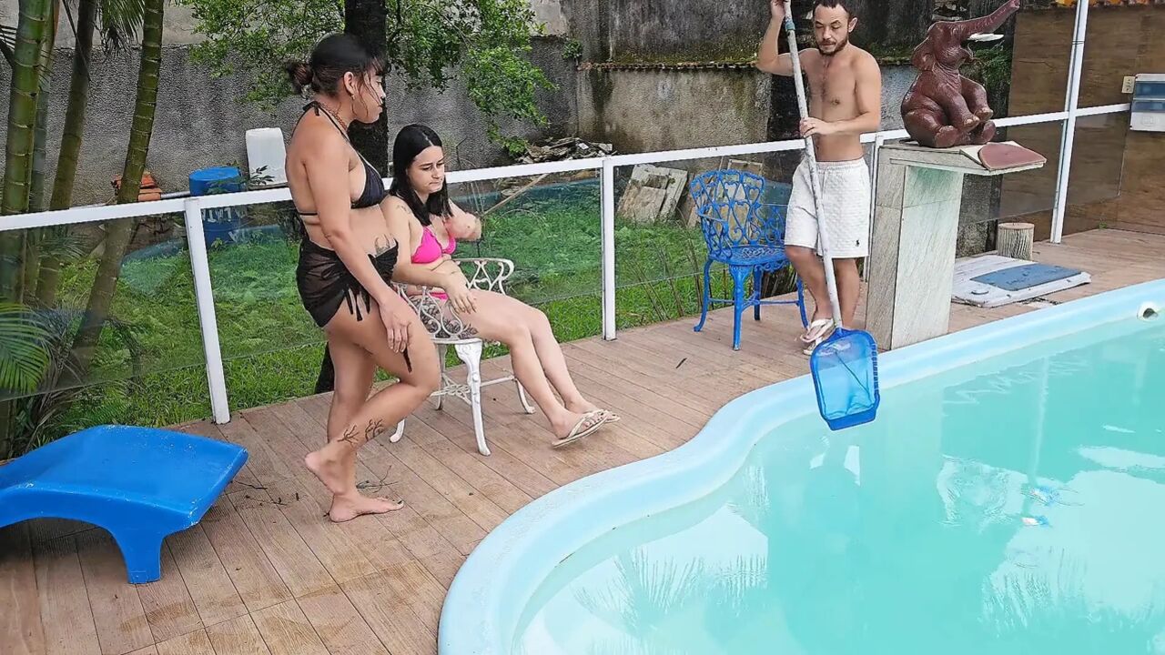The Rich Girls From the Condo Asked for Help at the Pool, and Things Went Wrong