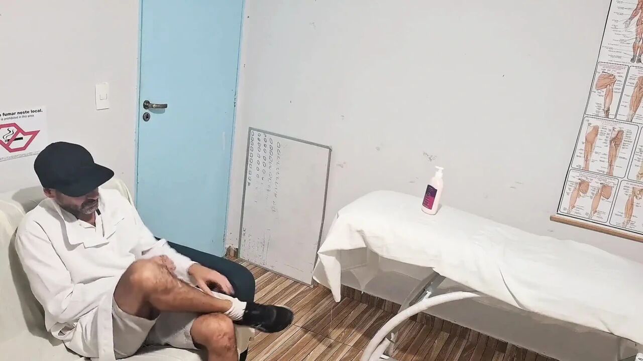 Underground Masseur Fucks His Clients!