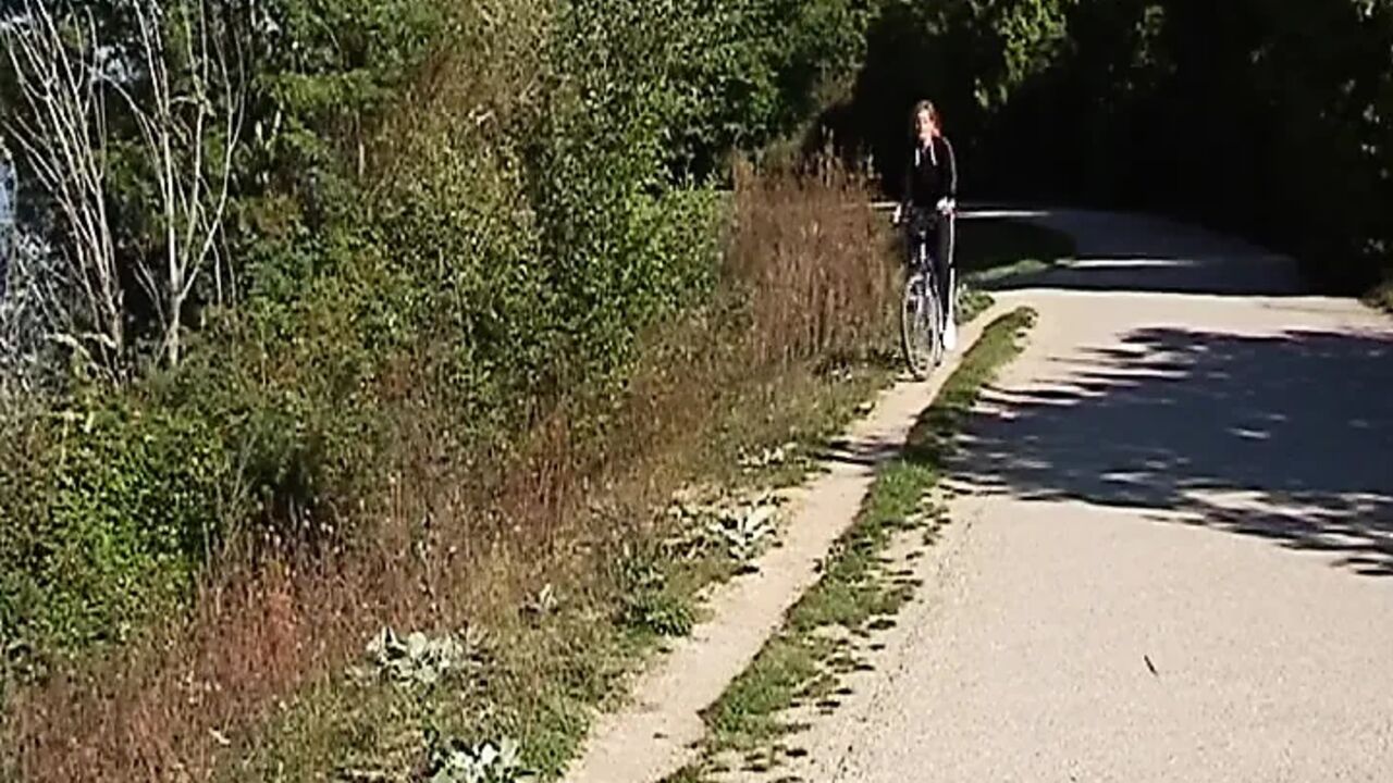 Naughty French Babe Got Fucked in Outdoor Show