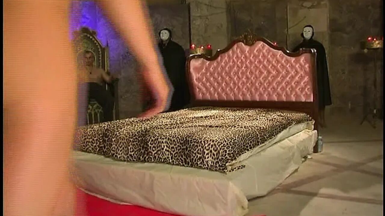 Wild Foursome and Double Penetration for Two Unleashed Sluts