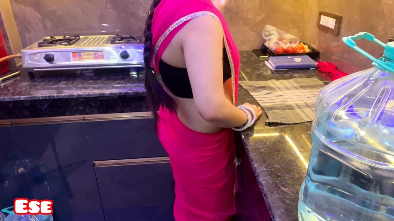 Mere Husband Ko Chain Nai… Kabhi Bhi Piche Se Aakar Pelne Lagte hain…..