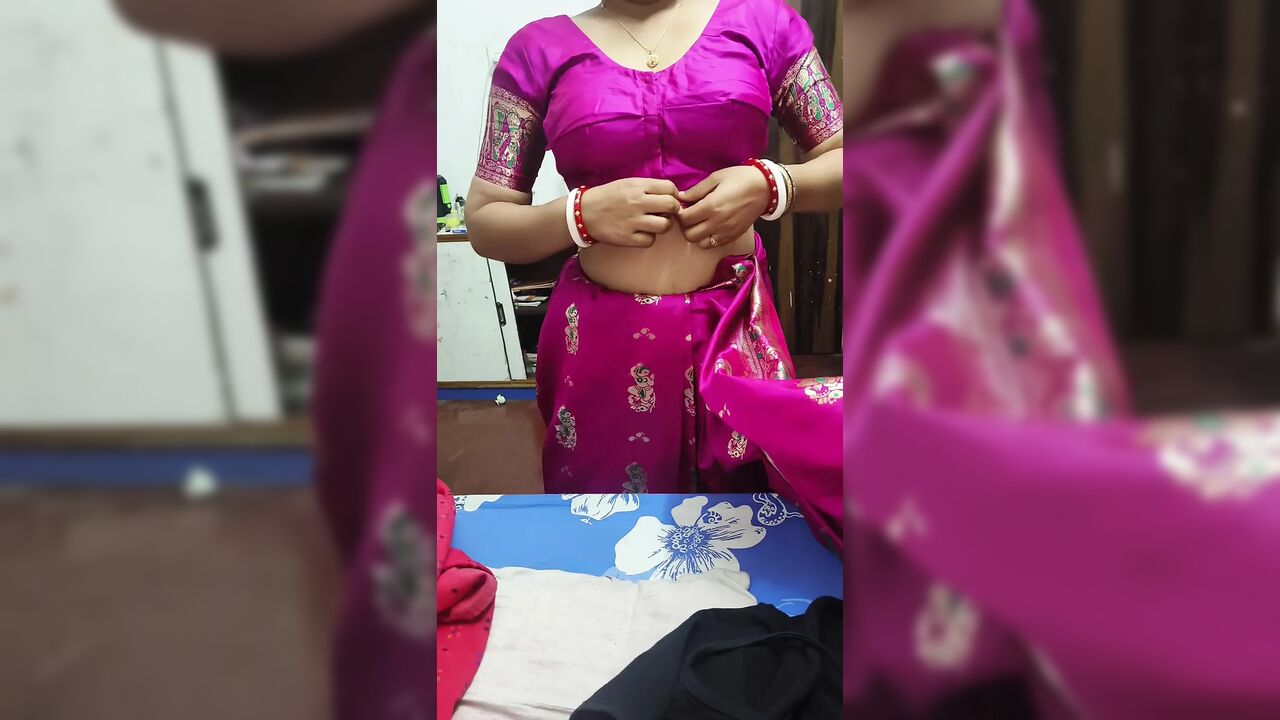 Indian Bengali housewife open her Saree in front office Boss and doing hard sex with boss