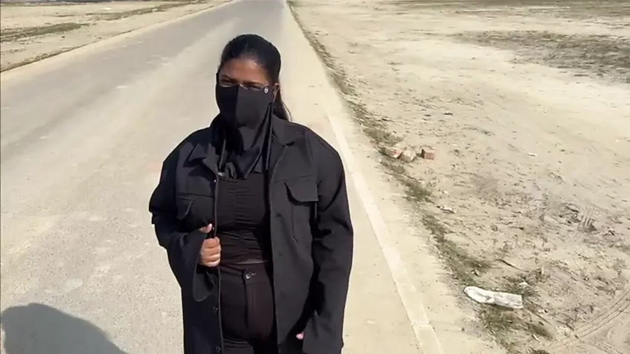 A girl who was walking around called her on the pretext of coffee and had sex with her and drank her big milk and you